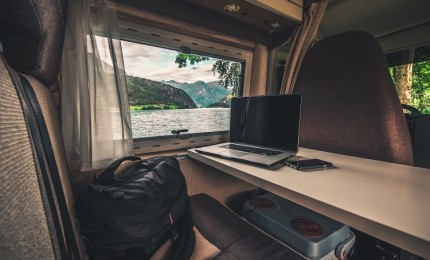 "Traveling by Motorhome? 6 Ideas to Travel and Make Money at Once"